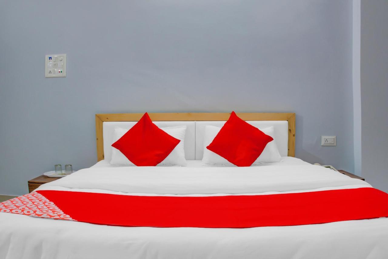 Oyo 75173 Hotel Regency Súrat Exteriér fotografie